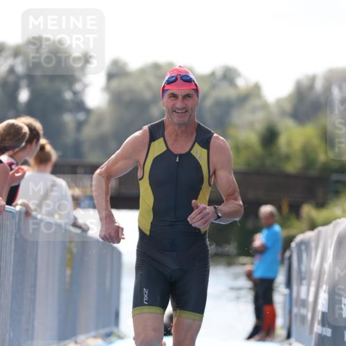 25.08.2024 - Elbe Triathlon Hamburg H.Heesch http://msf.ph/oto/6849041 25.08.2024 15:12:19 Schwimmen  meine-sportfotos.de