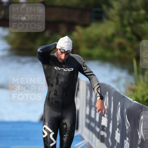 25.08.2024 - Elbe Triathlon Hamburg H.Heesch http://msf.ph/oto/6849044 25.08.2024 08:55:34 Schwimmen 232 meine-sportfotos.de