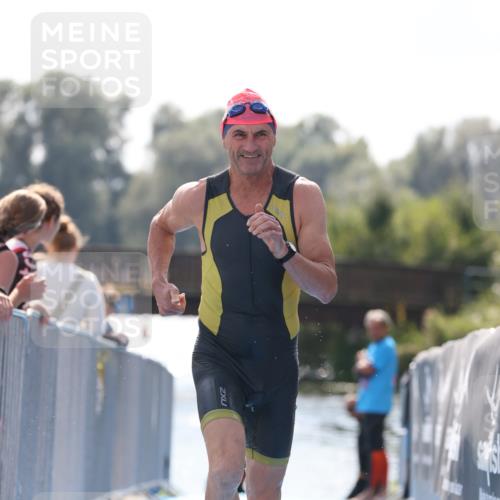 25.08.2024 - Elbe Triathlon Hamburg H.Heesch http://msf.ph/oto/6849053 25.08.2024 15:12:20 Schwimmen  meine-sportfotos.de