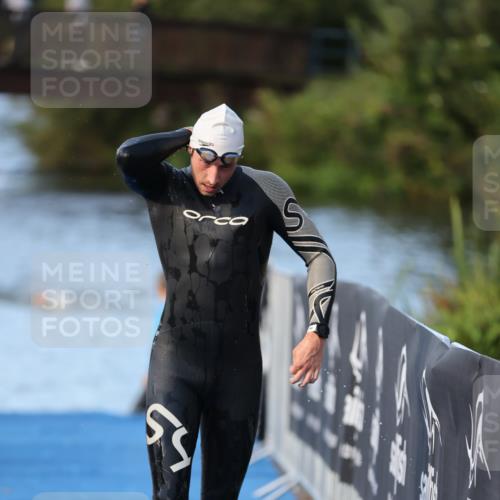 25.08.2024 - Elbe Triathlon Hamburg H.Heesch http://msf.ph/oto/6849056 25.08.2024 08:55:34 Schwimmen 232 meine-sportfotos.de