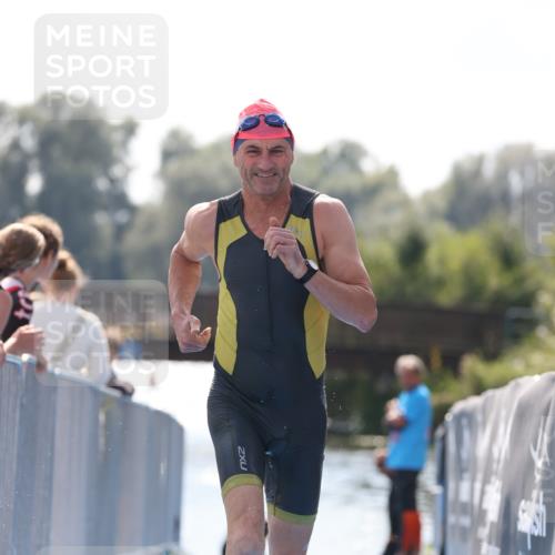 25.08.2024 - Elbe Triathlon Hamburg H.Heesch http://msf.ph/oto/6849057 25.08.2024 15:12:20 Schwimmen  meine-sportfotos.de