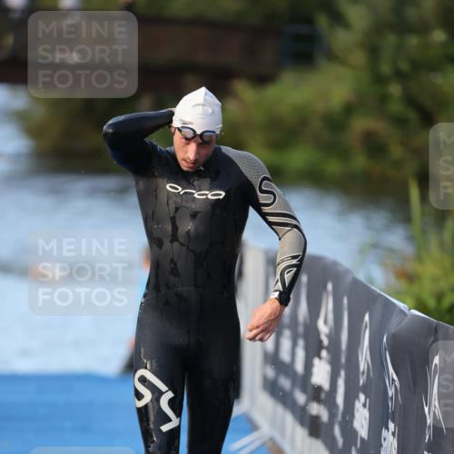25.08.2024 - Elbe Triathlon Hamburg H.Heesch http://msf.ph/oto/6849062 25.08.2024 08:55:34 Schwimmen 232 meine-sportfotos.de