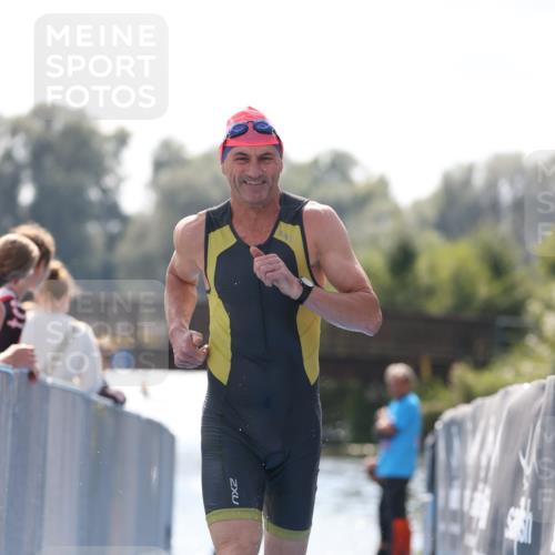 25.08.2024 - Elbe Triathlon Hamburg H.Heesch http://msf.ph/oto/6849064 25.08.2024 15:12:20 Schwimmen  meine-sportfotos.de