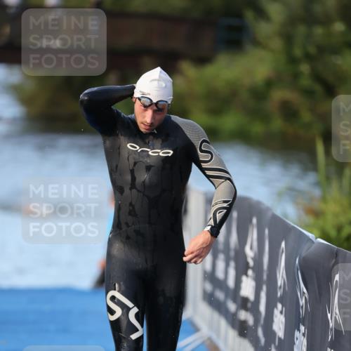 25.08.2024 - Elbe Triathlon Hamburg H.Heesch http://msf.ph/oto/6849070 25.08.2024 08:55:34 Schwimmen 232 meine-sportfotos.de