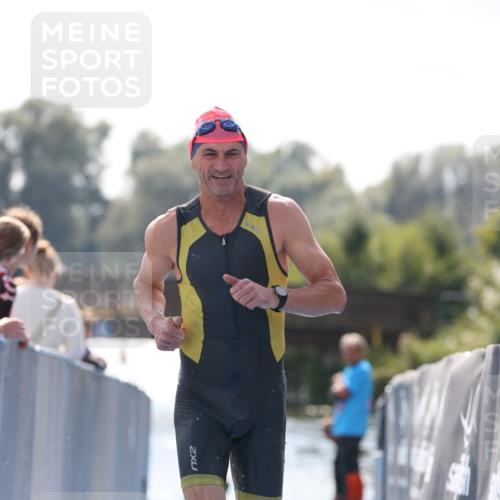 25.08.2024 - Elbe Triathlon Hamburg H.Heesch http://msf.ph/oto/6849071 25.08.2024 15:12:20 Schwimmen  meine-sportfotos.de