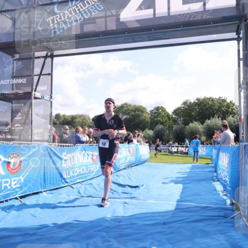 25.08.2024 - Elbe Triathlon Hamburg H.Heesch http://msf.ph/oto/6849077 25.08.2024 10:43:49 Ziel 62 meine-sportfotos.de