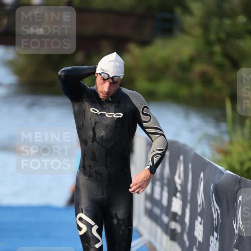 25.08.2024 - Elbe Triathlon Hamburg H.Heesch http://msf.ph/oto/6849080 25.08.2024 08:55:34 Schwimmen 232 meine-sportfotos.de