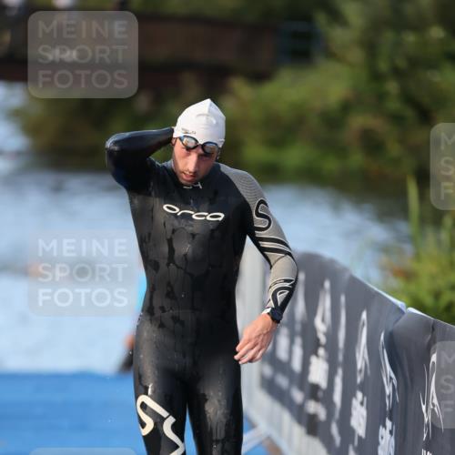 25.08.2024 - Elbe Triathlon Hamburg H.Heesch http://msf.ph/oto/6849085 25.08.2024 08:55:34 Schwimmen 232 meine-sportfotos.de