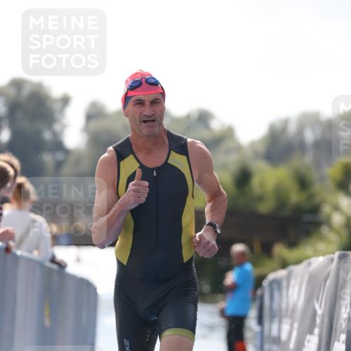 25.08.2024 - Elbe Triathlon Hamburg H.Heesch http://msf.ph/oto/6849090 25.08.2024 15:12:20 Schwimmen  meine-sportfotos.de