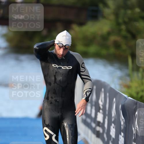 25.08.2024 - Elbe Triathlon Hamburg H.Heesch http://msf.ph/oto/6849091 25.08.2024 08:55:34 Schwimmen 232 meine-sportfotos.de
