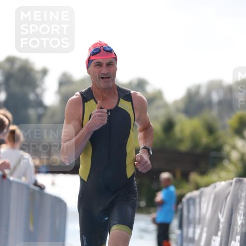 25.08.2024 - Elbe Triathlon Hamburg H.Heesch http://msf.ph/oto/6849093 25.08.2024 15:12:20 Schwimmen  meine-sportfotos.de