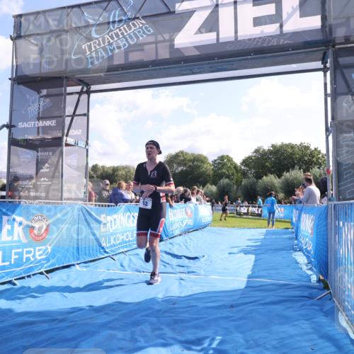 25.08.2024 - Elbe Triathlon Hamburg H.Heesch http://msf.ph/oto/6849095 25.08.2024 10:43:49 Ziel 62 meine-sportfotos.de