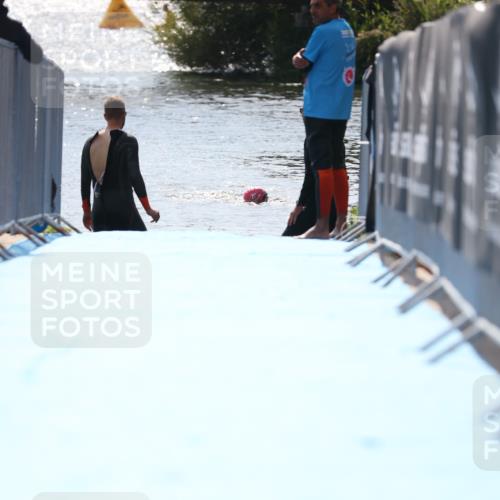 25.08.2024 - Elbe Triathlon Hamburg H.Heesch http://msf.ph/oto/6849099 25.08.2024 15:12:39 Schwimmen  meine-sportfotos.de