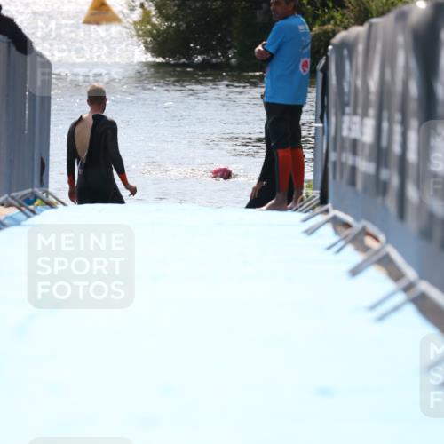 25.08.2024 - Elbe Triathlon Hamburg H.Heesch http://msf.ph/oto/6849104 25.08.2024 15:12:39 Schwimmen  meine-sportfotos.de