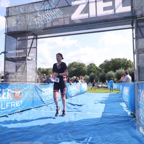 25.08.2024 - Elbe Triathlon Hamburg H.Heesch http://msf.ph/oto/6849110 25.08.2024 10:43:49 Ziel 62 meine-sportfotos.de