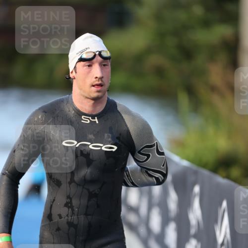 25.08.2024 - Elbe Triathlon Hamburg H.Heesch http://msf.ph/oto/6849127 25.08.2024 08:55:36 Schwimmen 232 meine-sportfotos.de