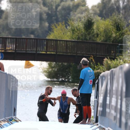 25.08.2024 - Elbe Triathlon Hamburg H.Heesch http://msf.ph/oto/6849128 25.08.2024 15:12:50 Schwimmen  meine-sportfotos.de
