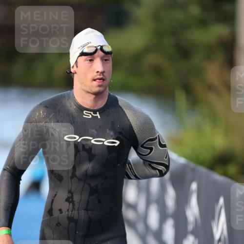 25.08.2024 - Elbe Triathlon Hamburg H.Heesch http://msf.ph/oto/6849133 25.08.2024 08:55:36 Schwimmen 232 meine-sportfotos.de