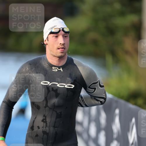 25.08.2024 - Elbe Triathlon Hamburg H.Heesch http://msf.ph/oto/6849140 25.08.2024 08:55:36 Schwimmen 232 meine-sportfotos.de
