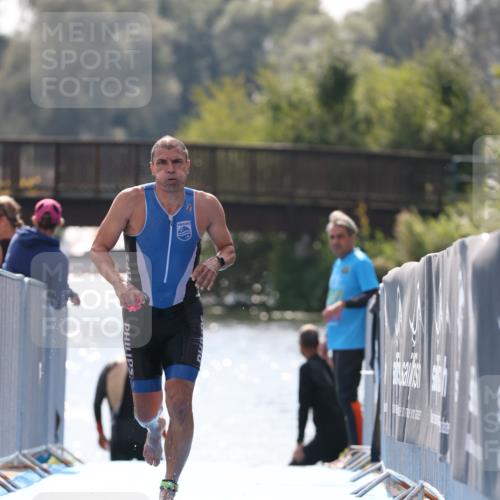 25.08.2024 - Elbe Triathlon Hamburg H.Heesch http://msf.ph/oto/6849142 25.08.2024 15:12:56 Schwimmen  meine-sportfotos.de