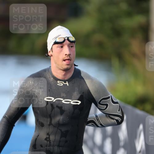 25.08.2024 - Elbe Triathlon Hamburg H.Heesch http://msf.ph/oto/6849146 25.08.2024 08:55:36 Schwimmen 232 meine-sportfotos.de