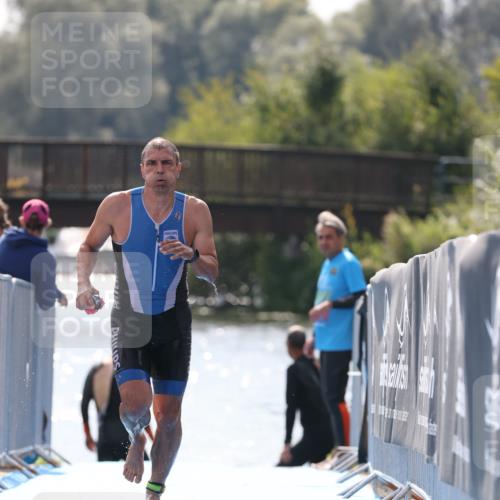 25.08.2024 - Elbe Triathlon Hamburg H.Heesch http://msf.ph/oto/6849150 25.08.2024 15:12:56 Schwimmen  meine-sportfotos.de