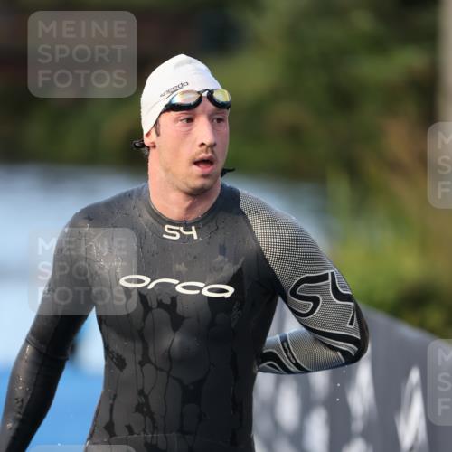 25.08.2024 - Elbe Triathlon Hamburg H.Heesch http://msf.ph/oto/6849163 25.08.2024 08:55:36 Schwimmen 232 meine-sportfotos.de