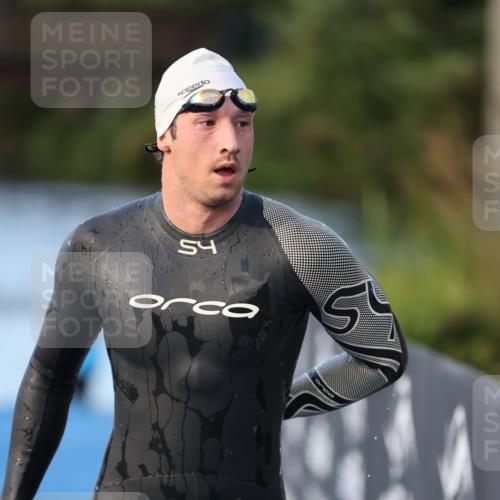 25.08.2024 - Elbe Triathlon Hamburg H.Heesch http://msf.ph/oto/6849170 25.08.2024 08:55:36 Schwimmen 232 meine-sportfotos.de