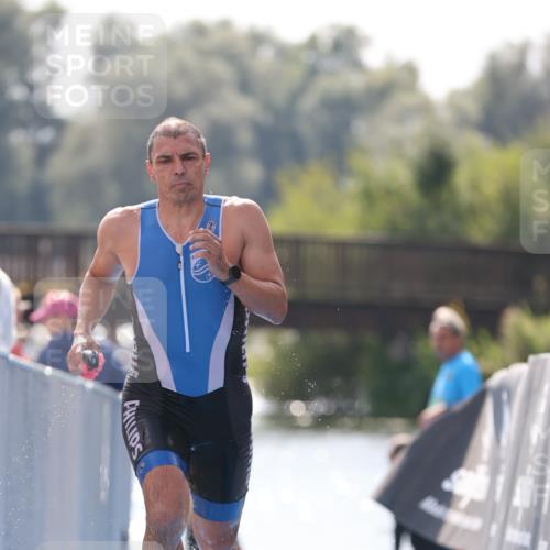 25.08.2024 - Elbe Triathlon Hamburg H.Heesch http://msf.ph/oto/6849175 25.08.2024 15:12:58 Schwimmen  meine-sportfotos.de