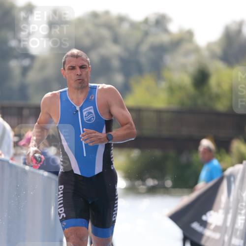 25.08.2024 - Elbe Triathlon Hamburg H.Heesch http://msf.ph/oto/6849188 25.08.2024 15:12:58 Schwimmen  meine-sportfotos.de