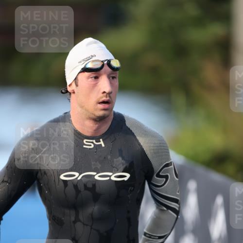 25.08.2024 - Elbe Triathlon Hamburg H.Heesch http://msf.ph/oto/6849193 25.08.2024 08:55:36 Schwimmen 232 meine-sportfotos.de