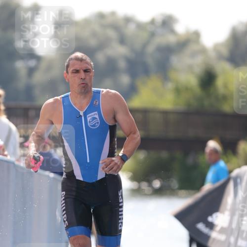 25.08.2024 - Elbe Triathlon Hamburg H.Heesch http://msf.ph/oto/6849194 25.08.2024 15:12:58 Schwimmen  meine-sportfotos.de