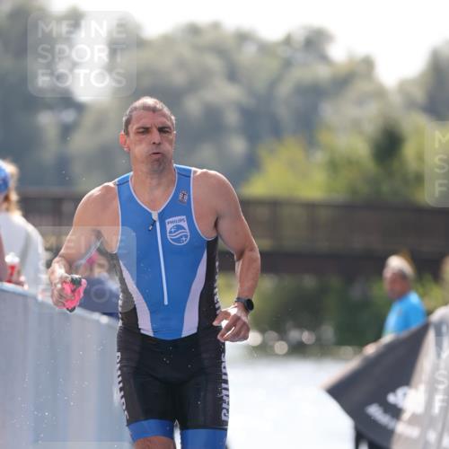 25.08.2024 - Elbe Triathlon Hamburg H.Heesch http://msf.ph/oto/6849201 25.08.2024 15:12:58 Schwimmen  meine-sportfotos.de