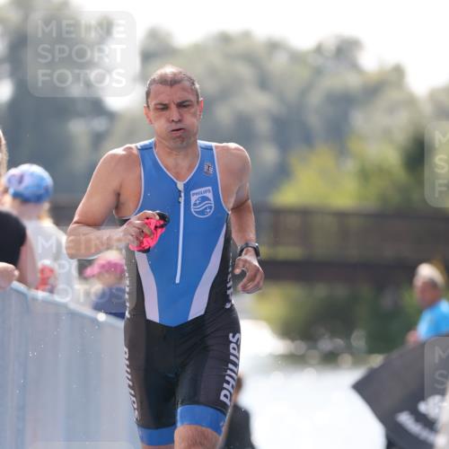 25.08.2024 - Elbe Triathlon Hamburg H.Heesch http://msf.ph/oto/6849231 25.08.2024 15:12:58 Schwimmen  meine-sportfotos.de