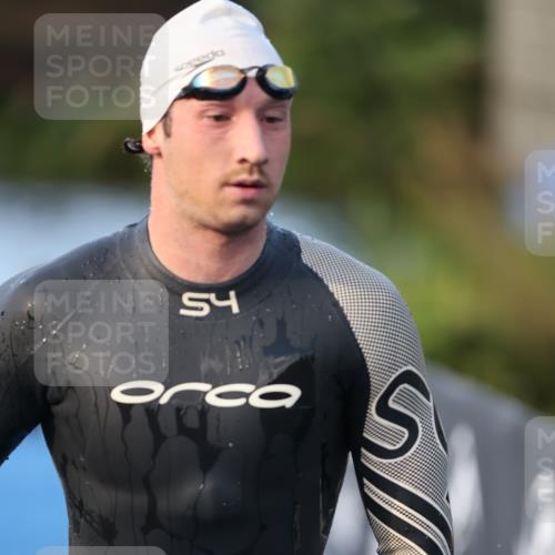 25.08.2024 - Elbe Triathlon Hamburg H.Heesch http://msf.ph/oto/6849240 25.08.2024 08:55:37 Schwimmen 232 meine-sportfotos.de