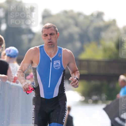25.08.2024 - Elbe Triathlon Hamburg H.Heesch http://msf.ph/oto/6849247 25.08.2024 15:12:58 Schwimmen  meine-sportfotos.de