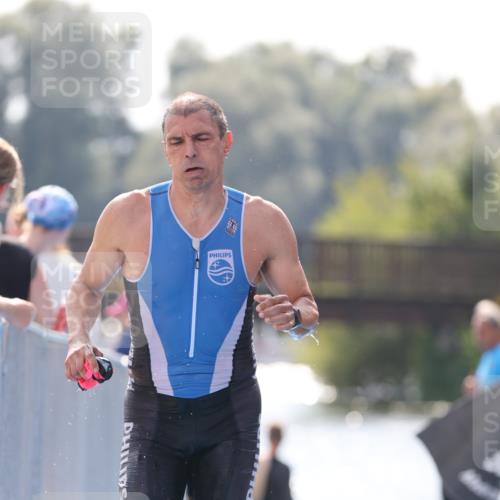 25.08.2024 - Elbe Triathlon Hamburg H.Heesch http://msf.ph/oto/6849251 25.08.2024 15:12:58 Schwimmen  meine-sportfotos.de