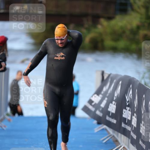 25.08.2024 - Elbe Triathlon Hamburg H.Heesch http://msf.ph/oto/6849254 25.08.2024 08:55:55 Schwimmen 232, 263 meine-sportfotos.de