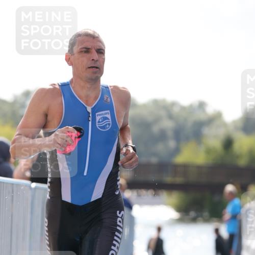 25.08.2024 - Elbe Triathlon Hamburg H.Heesch http://msf.ph/oto/6849268 25.08.2024 15:12:59 Schwimmen  meine-sportfotos.de