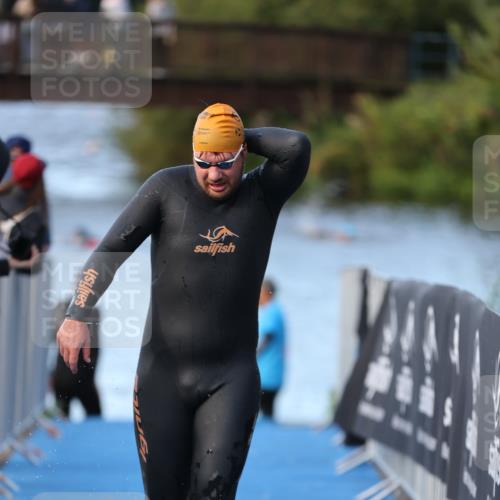 25.08.2024 - Elbe Triathlon Hamburg H.Heesch http://msf.ph/oto/6849273 25.08.2024 08:55:56 Schwimmen 232, 263 meine-sportfotos.de