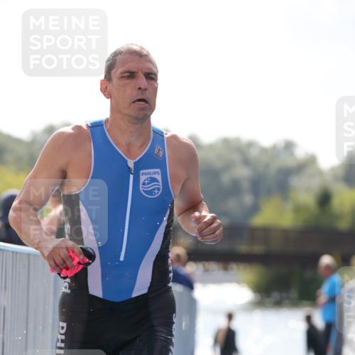 25.08.2024 - Elbe Triathlon Hamburg H.Heesch http://msf.ph/oto/6849282 25.08.2024 15:12:59 Schwimmen  meine-sportfotos.de