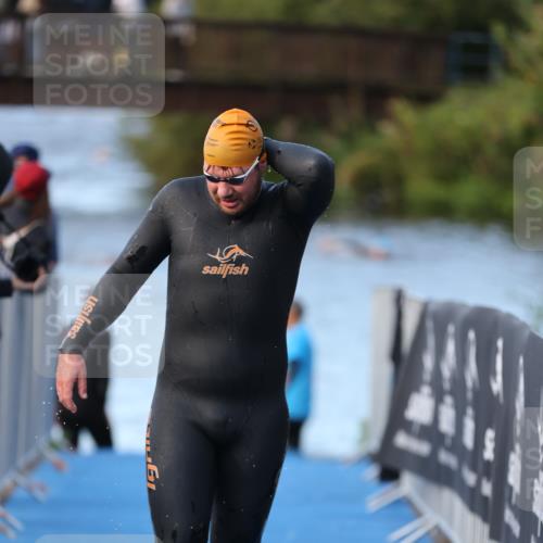 25.08.2024 - Elbe Triathlon Hamburg H.Heesch http://msf.ph/oto/6849291 25.08.2024 08:55:56 Schwimmen 232, 263 meine-sportfotos.de