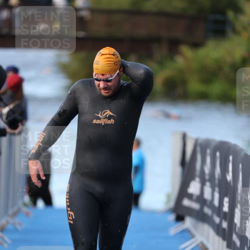 25.08.2024 - Elbe Triathlon Hamburg H.Heesch http://msf.ph/oto/6849298 25.08.2024 08:55:56 Schwimmen 232, 263 meine-sportfotos.de