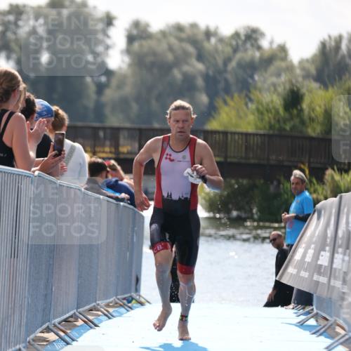 25.08.2024 - Elbe Triathlon Hamburg H.Heesch http://msf.ph/oto/6849308 25.08.2024 15:13:16 Schwimmen  meine-sportfotos.de