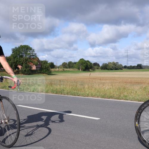 25.08.2024 - Elbe Triathlon Hamburg Fuchs,  Jonas http://msf.ph/oto/6849313 25.08.2024 09:54:43 Radfahren 414, 269, 504 meine-sportfotos.de
