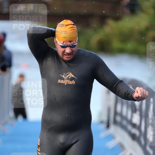25.08.2024 - Elbe Triathlon Hamburg H.Heesch http://msf.ph/oto/6849321 25.08.2024 08:55:57 Schwimmen 232, 263 meine-sportfotos.de