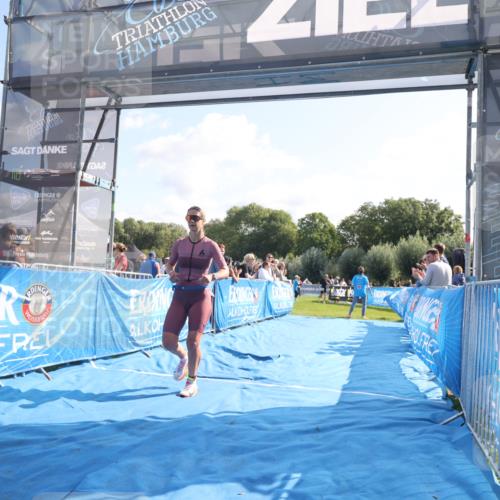 25.08.2024 - Elbe Triathlon Hamburg H.Heesch http://msf.ph/oto/6849366 25.08.2024 10:45:04 Ziel 139 meine-sportfotos.de