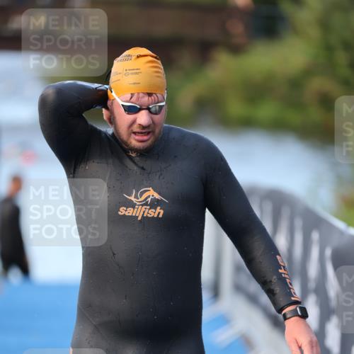 25.08.2024 - Elbe Triathlon Hamburg H.Heesch http://msf.ph/oto/6849368 25.08.2024 08:55:57 Schwimmen 232, 263 meine-sportfotos.de