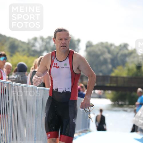 25.08.2024 - Elbe Triathlon Hamburg H.Heesch http://msf.ph/oto/6849385 25.08.2024 15:13:19 Schwimmen  meine-sportfotos.de