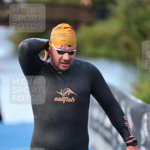25.08.2024 - Elbe Triathlon Hamburg H.Heesch http://msf.ph/oto/6849394 25.08.2024 08:55:58 Schwimmen 232, 263 meine-sportfotos.de